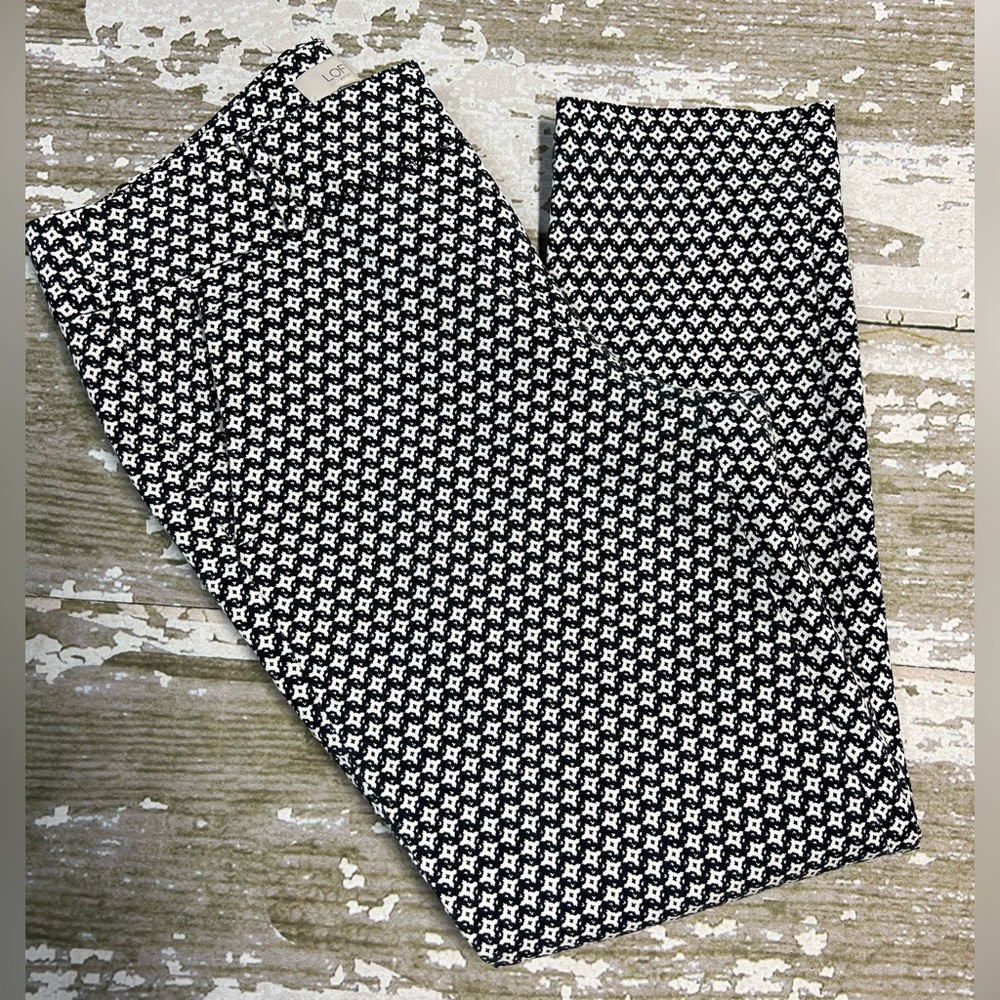 The Loft modern skinny ankle pant, size 6,  black and white